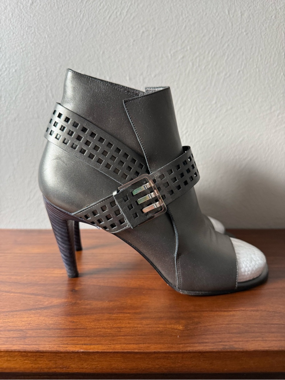 Bottega Veneta Silver Gray Heels Women’s USA Size 8